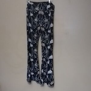 Floral Print Flare Leggings - Black, White and Peach, Sz XL